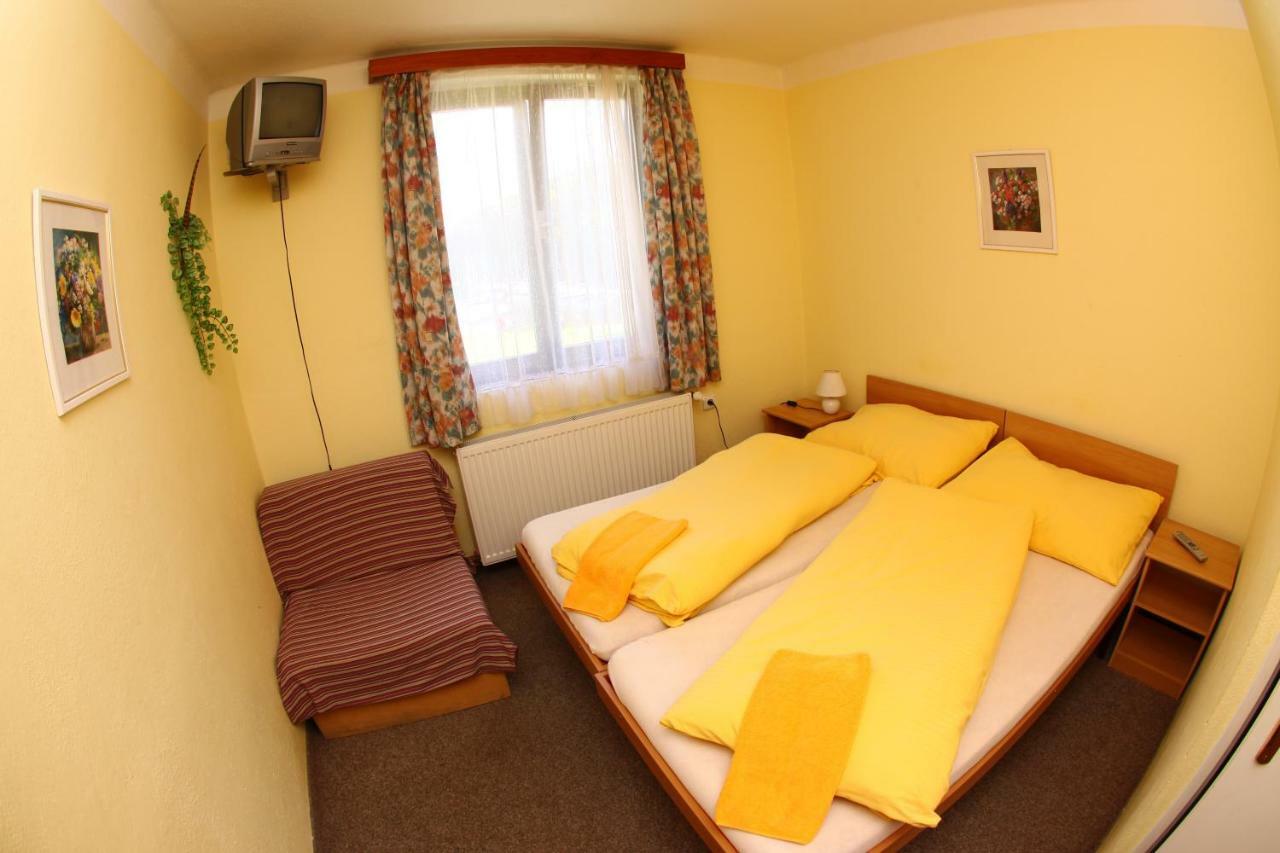Yacht Club Barrandov Hotel Kožlí u Orlíka Buitenkant foto